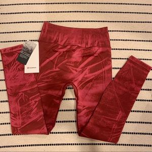 NWT Lululemon Ebb to Street Tight in Chianti Sz 4